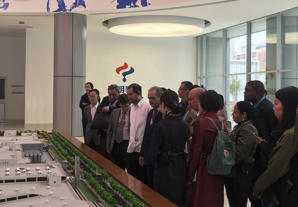 调整大小 古巴共产党省市委领导干部考察团访问现金网站大全
集团光明乳业华东工厂-.jpg 调整大小 古巴共产党省市委领导干部考察团访问现金网站大全
集团光明乳业华东工厂-.jpg